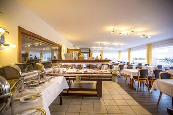 Hotel Graf Waldersee - Breakfast room