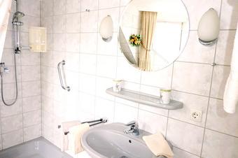 Landhaus Heide Romantisches Heidehotel Garni Nichtraucher - Bathroom