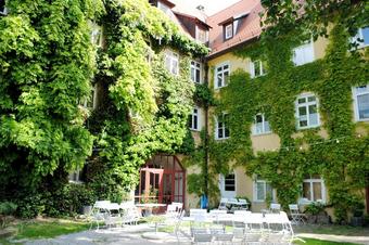 Hotel Schloss Sindlingen - Bar con tavolini all' aperto