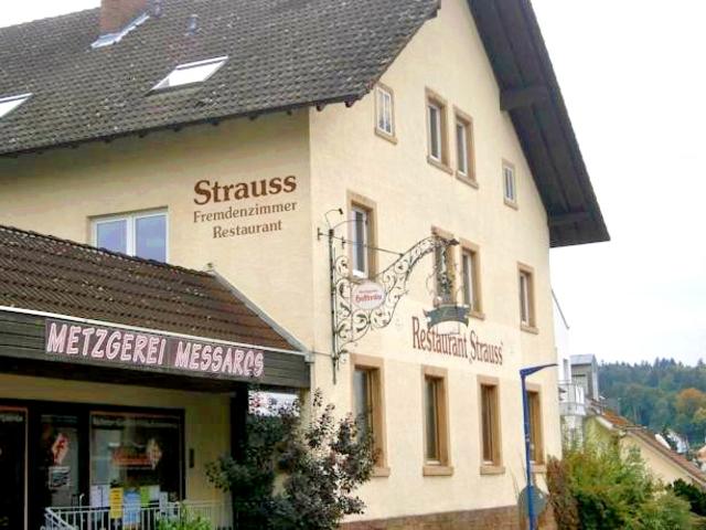 Hotel Strauss - Outside